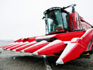 Jak zabezpieczyć maszyny rolnicze przed chłodnymi nocami?