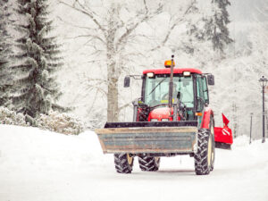 Jak prawidłowo przygotować maszyny rolnicze do zimowego przechowywania?