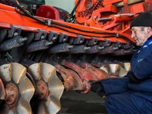 Które części do maszyn rolniczych najczęściej zawodzą na początku sezonu?